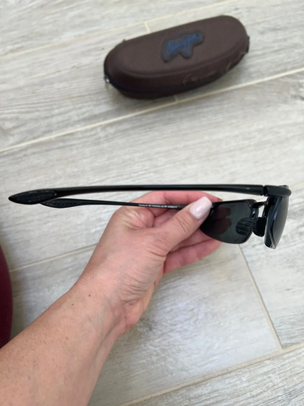 Maui Jim Sport Sunglasses with Brown Hard Case - Picture 8 of 8